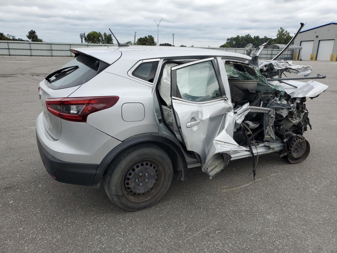 2020 Nissan Rogue Sport S - Фото 3