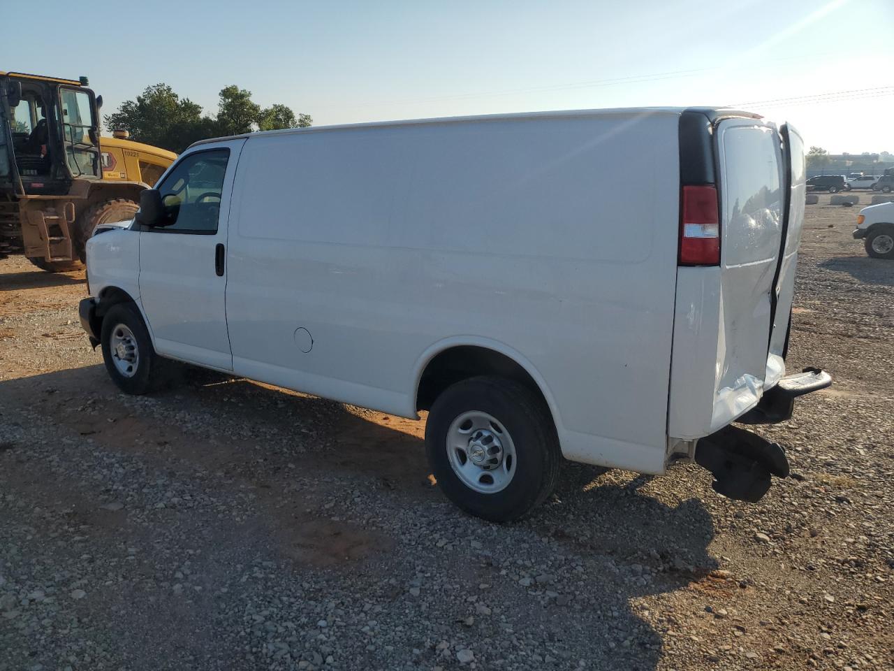 2020 Chevrolet Express G2500 - Фото 2