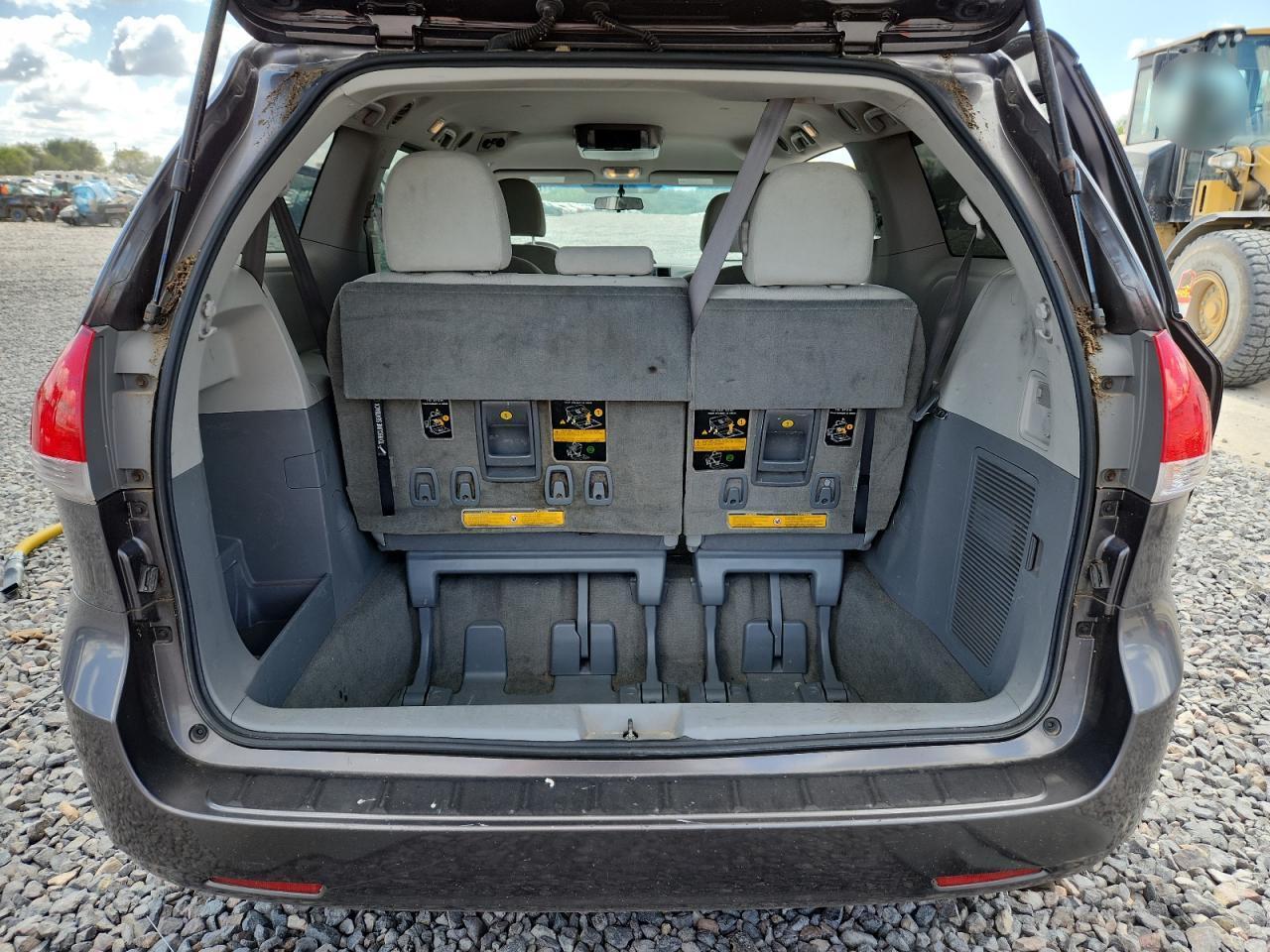 2012 Toyota Sienna - Фото 6