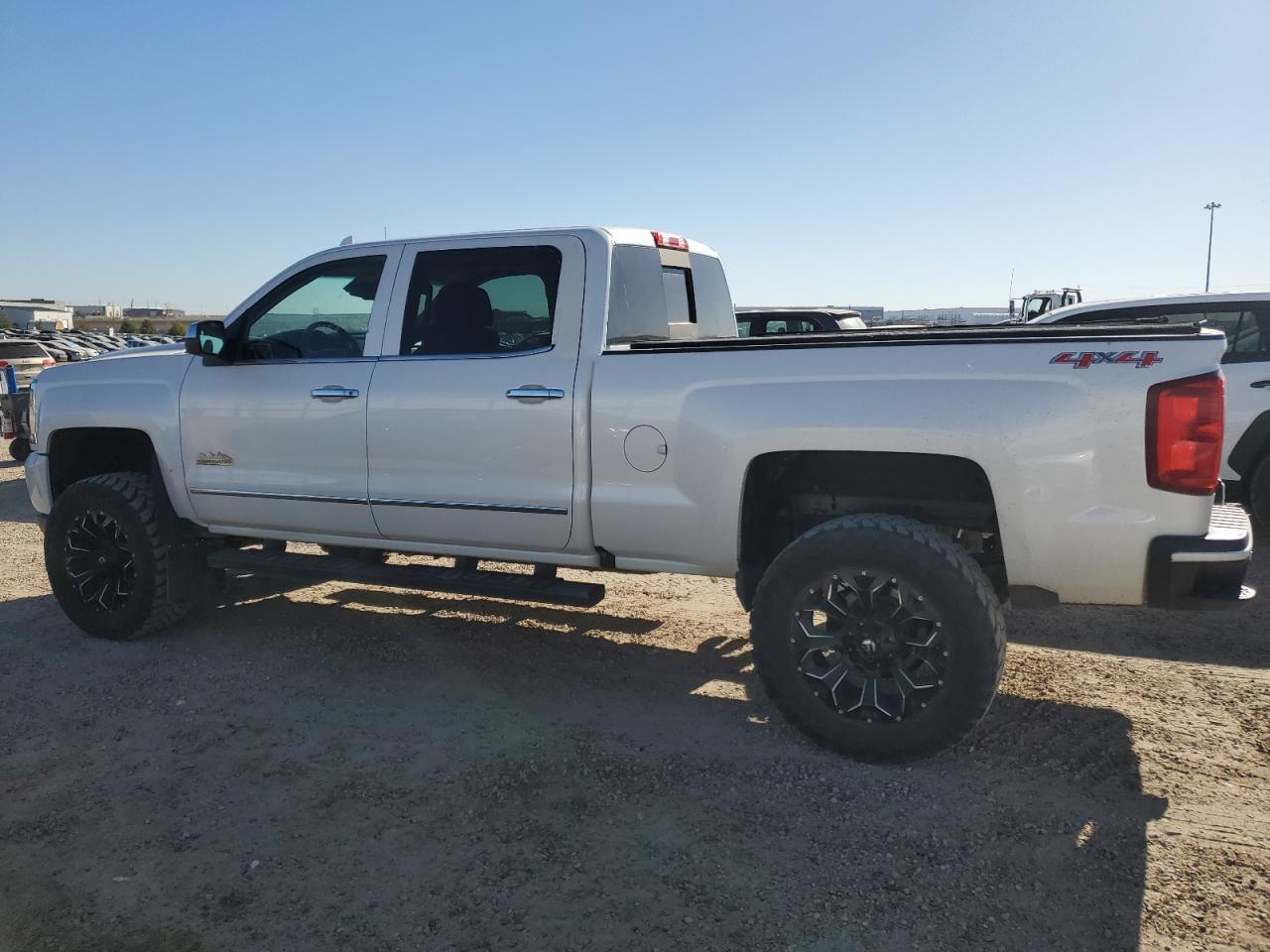 2017 Chevrolet Silverado K1500 High Country - Фото 2