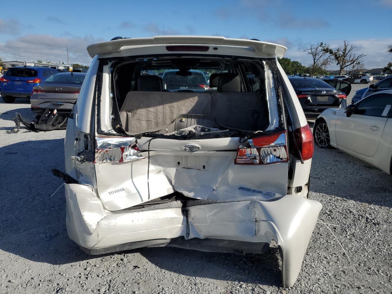 2005 Toyota Sienna Xle - Image 6