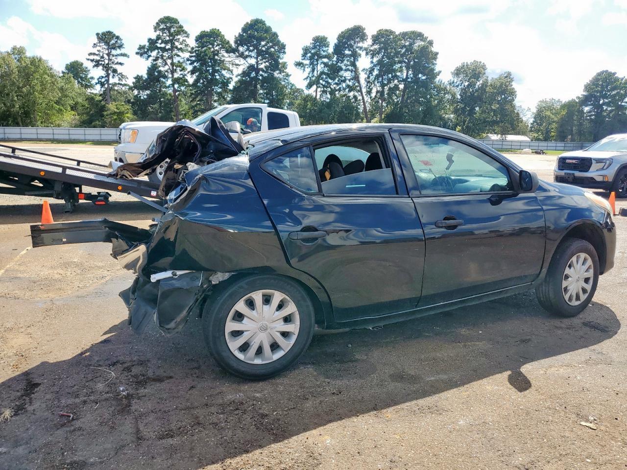 2015 Nissan Versa S - Фото 3