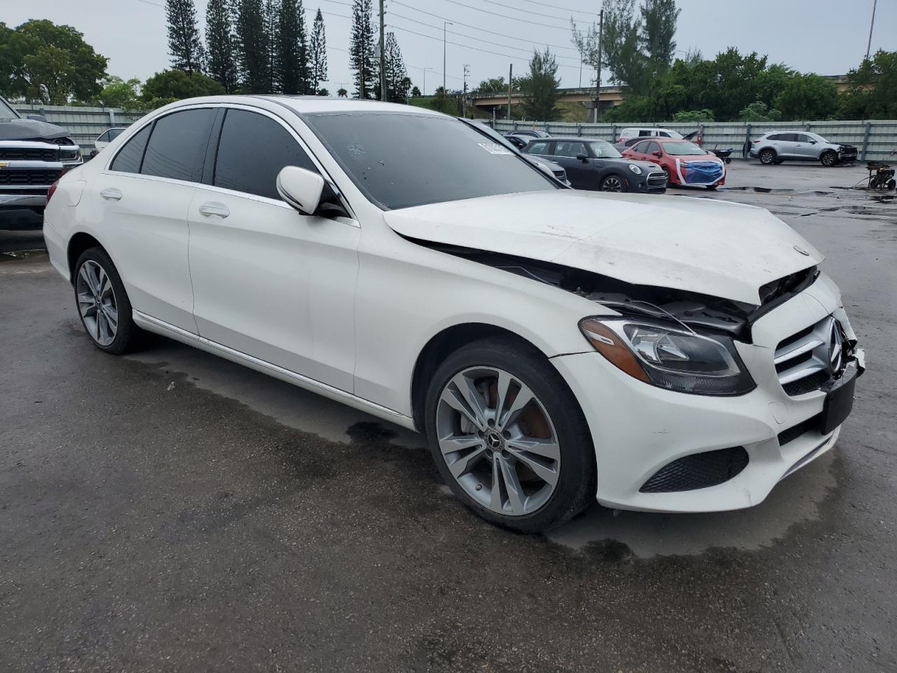 2018 Mercedes-Benz C 300 4Matic - Фото 4
