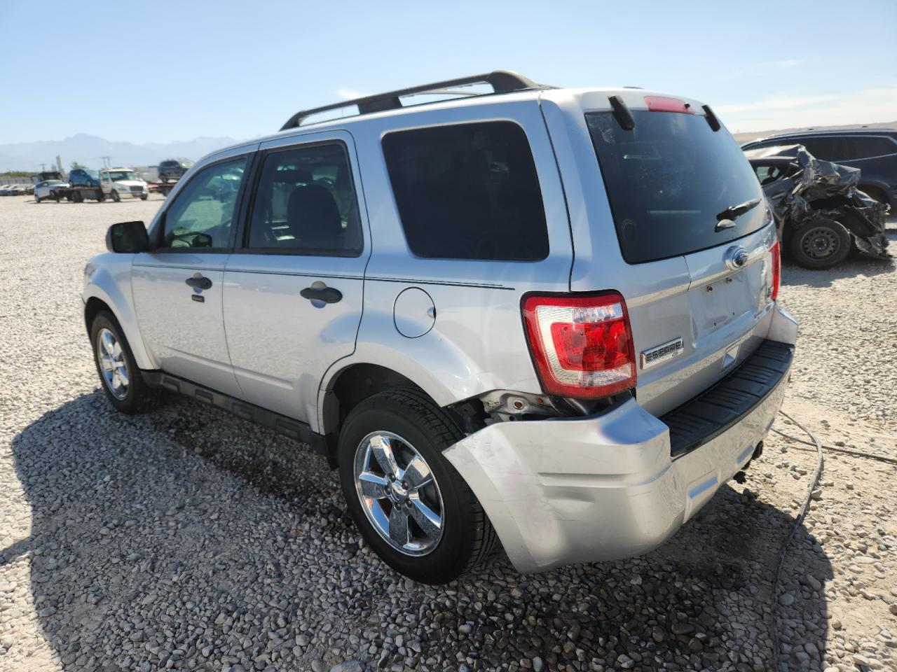 2011 Ford Escape Xlt - Image 2
