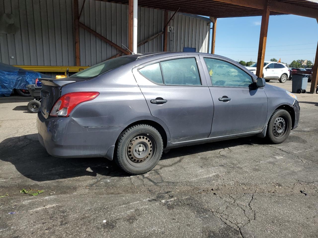 2015 Nissan Versa S - Фото 3
