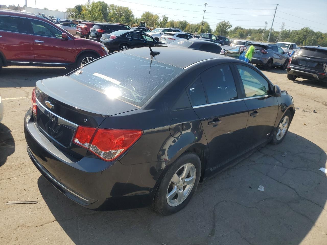 2011 Chev Cruze - Image 3