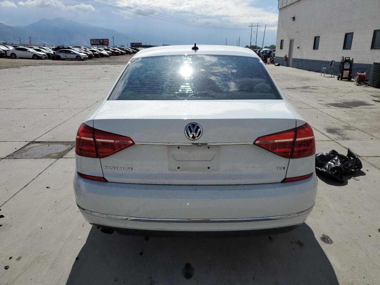 2016 Volkswagen Passat Se - Фото 6