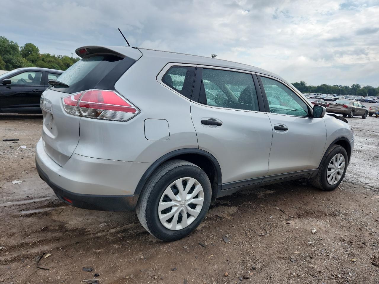 2016 Nissan Rogue S - Image 3