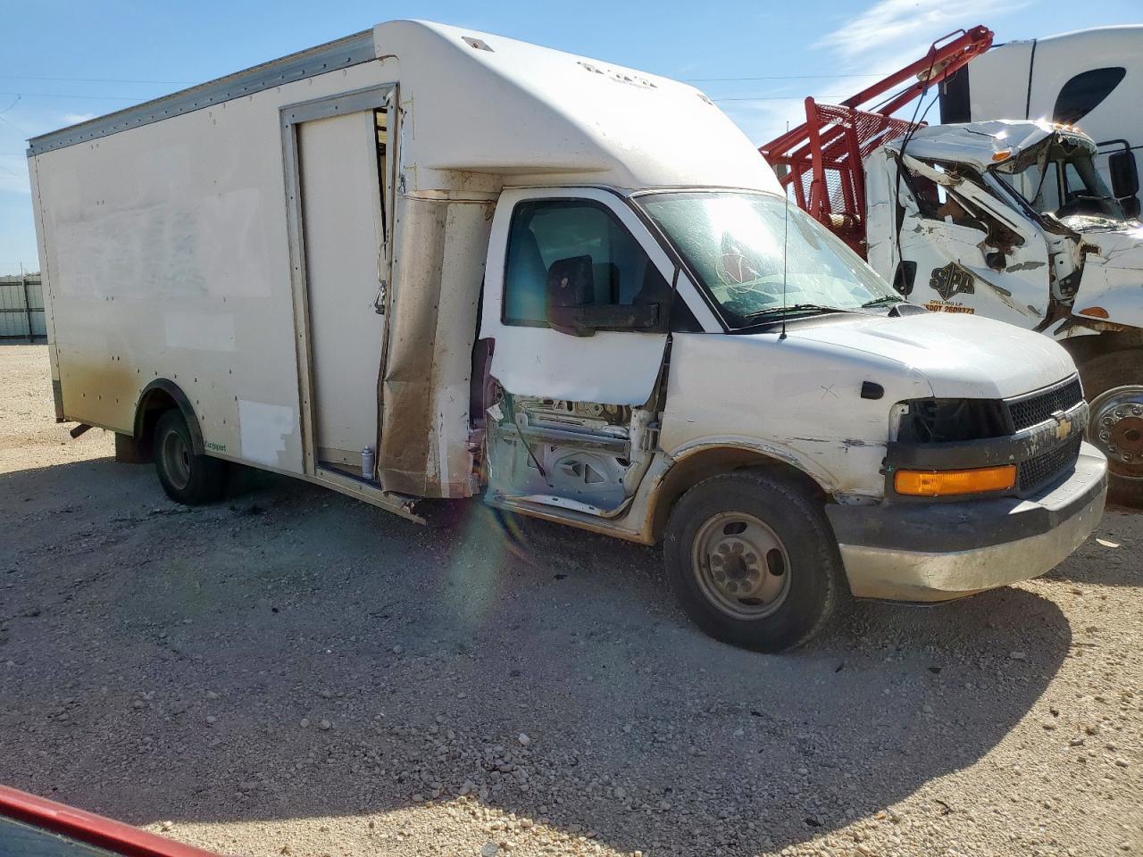 2021 Chevrolet Express G3500 - Фото 4