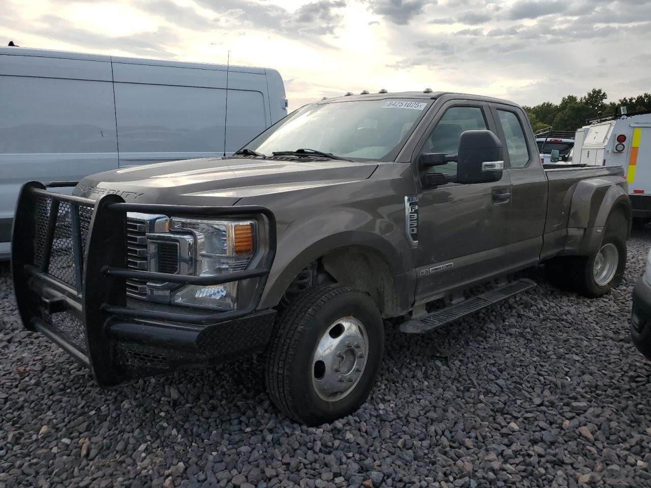 2020 Ford F350 Super Duty - Фото 2