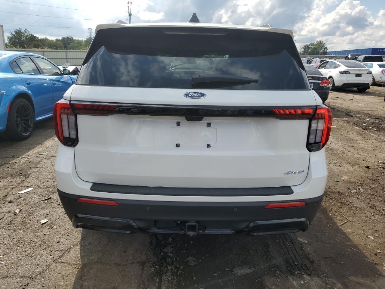 2025 Ford Explorer St-Line - Image 6