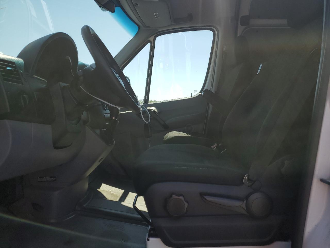 2014 Mercedes-Benz Sprinter 2500 - Image 7