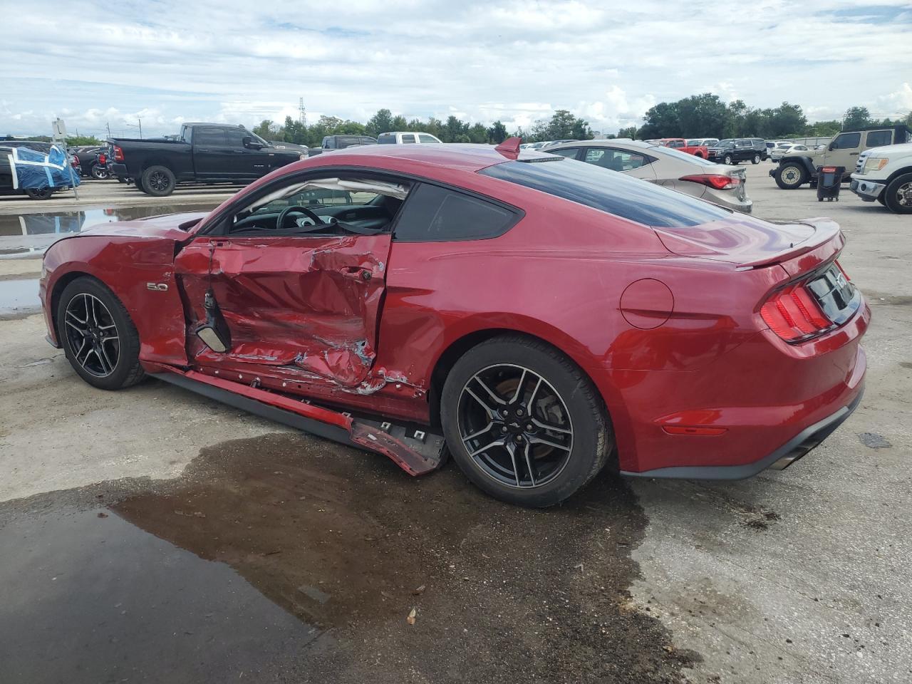 2021 Ford Mustang Gt - Фото 2