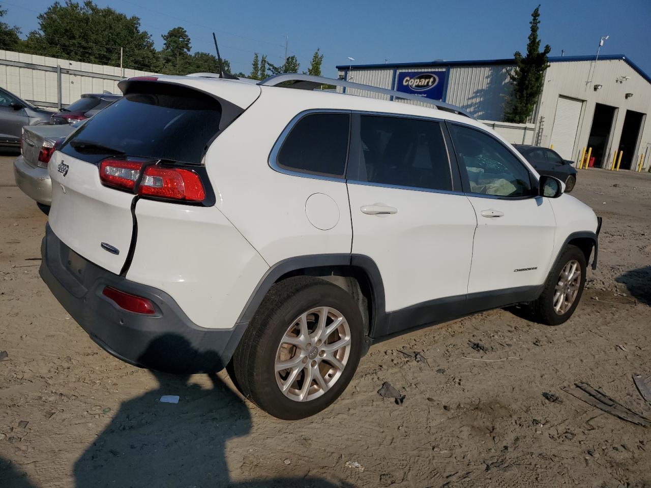 2018 Jeep Cherokee Latitude Plus - Image 3