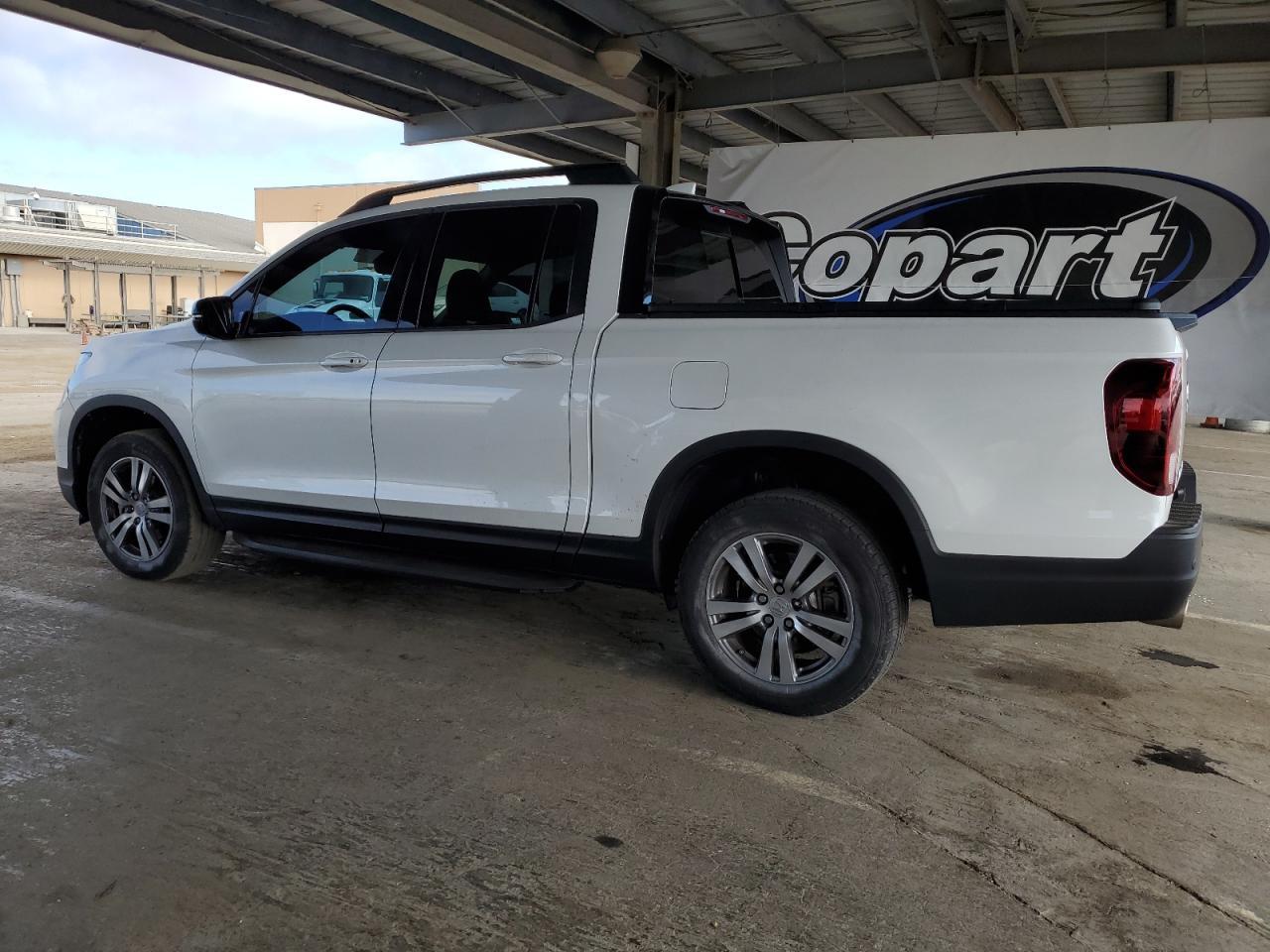 2021 Honda Ridgeline Black Edition - Image 2