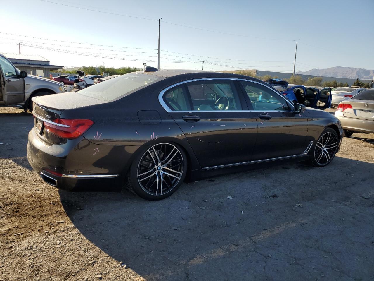 2016 BMW 750 Xi - Фото 3