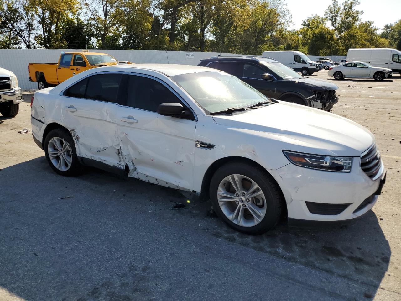 2018 Ford Taurus Se - Фото 4