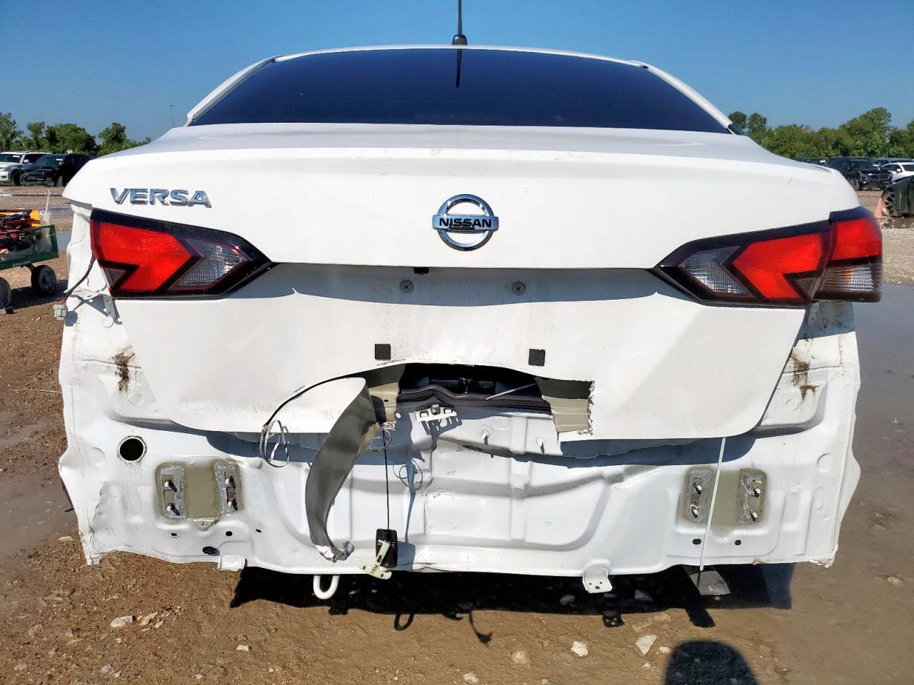 2022 Nissan Versa S - Image 6