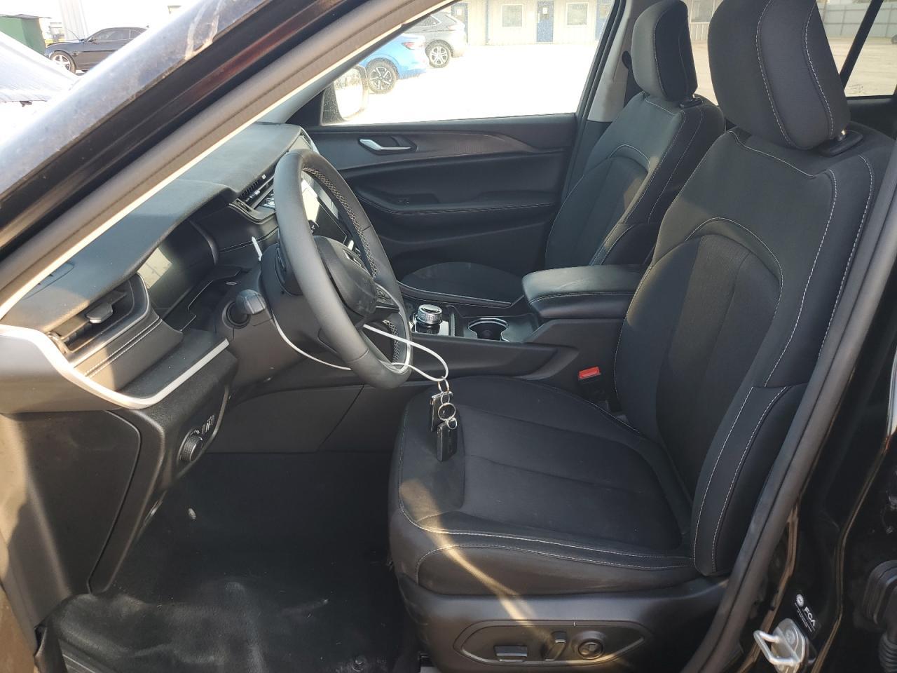 2024 Jeep Grand Cherokee Laredo - Image 7