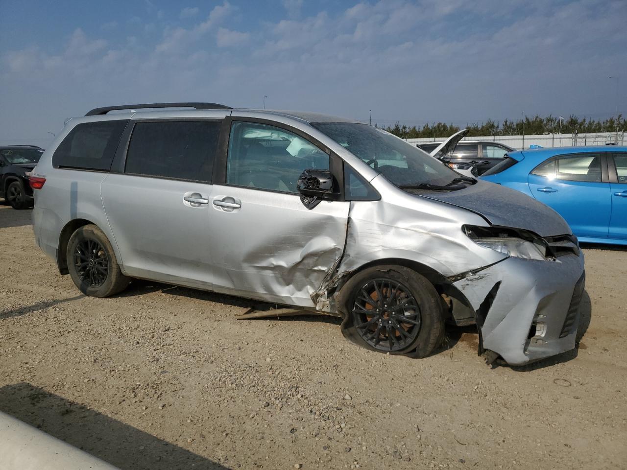 2020 Toyota Sienna Le - Image 4