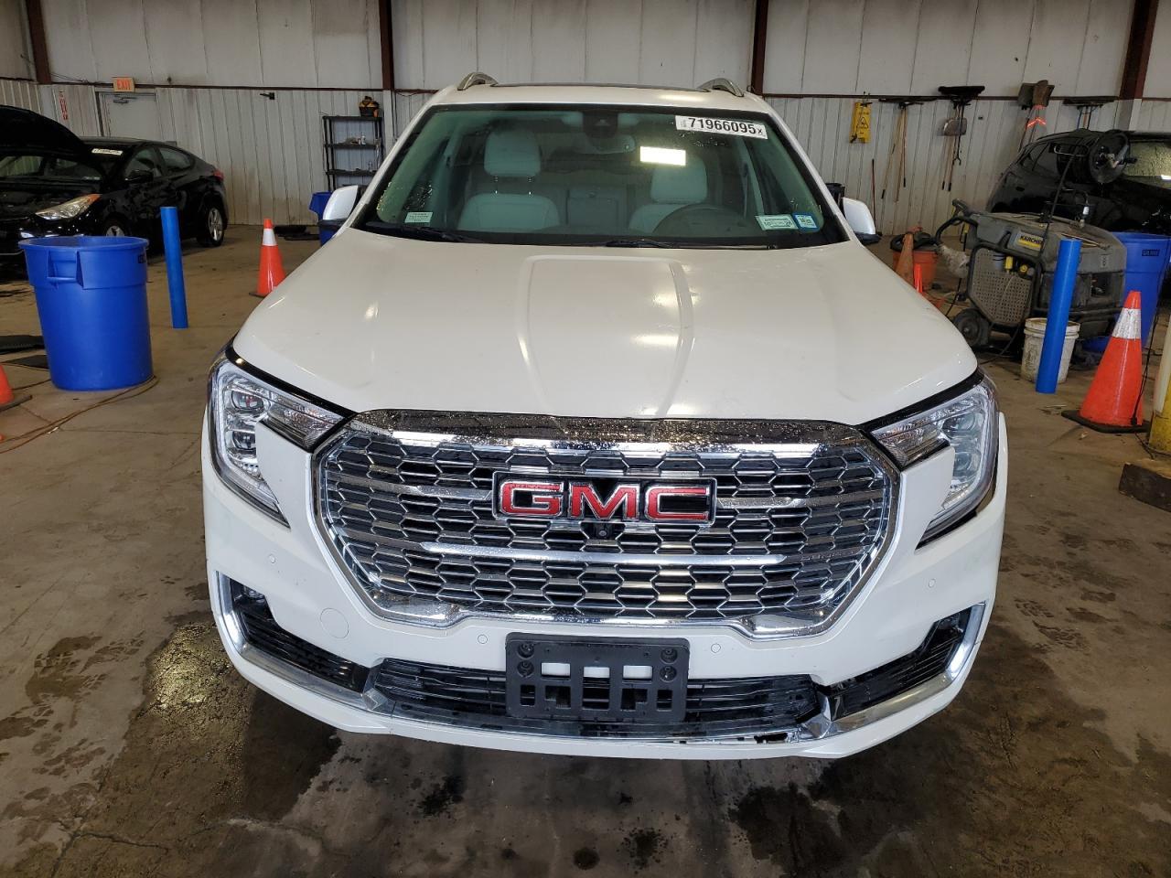 2024 GMC Terrain Denali - Image 5