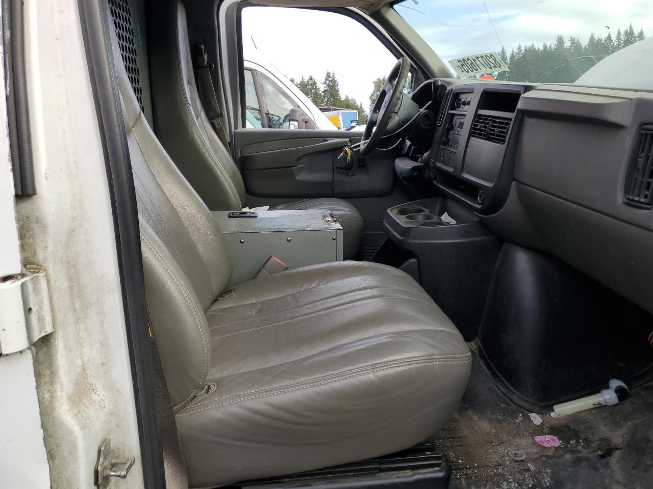 2005 Chevrolet Express G2500 - Image 7
