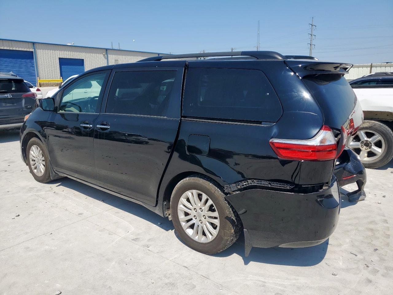 2015 Toyota Sienna Xle - Фото 2