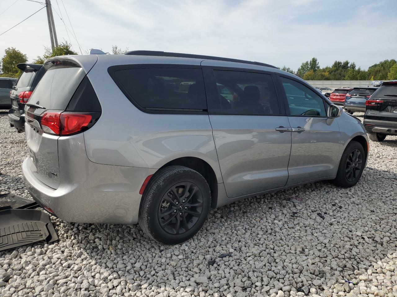 2020 Chrysler Pacifica Touring L - Image 3