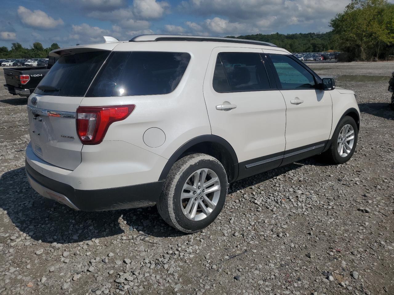 2016 Ford Explorer Xlt - Image 3
