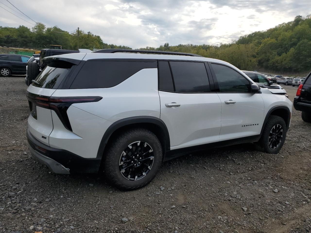 2025 Chevrolet Traverse Z71 - Image 3