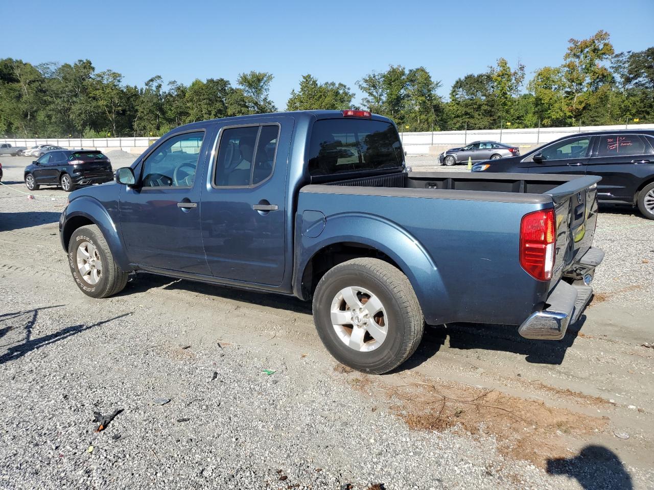 2013 Nissan Frontier S - Image 2
