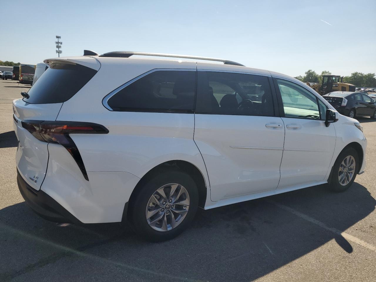 2024 Toyota Sienna Le - Фото 3