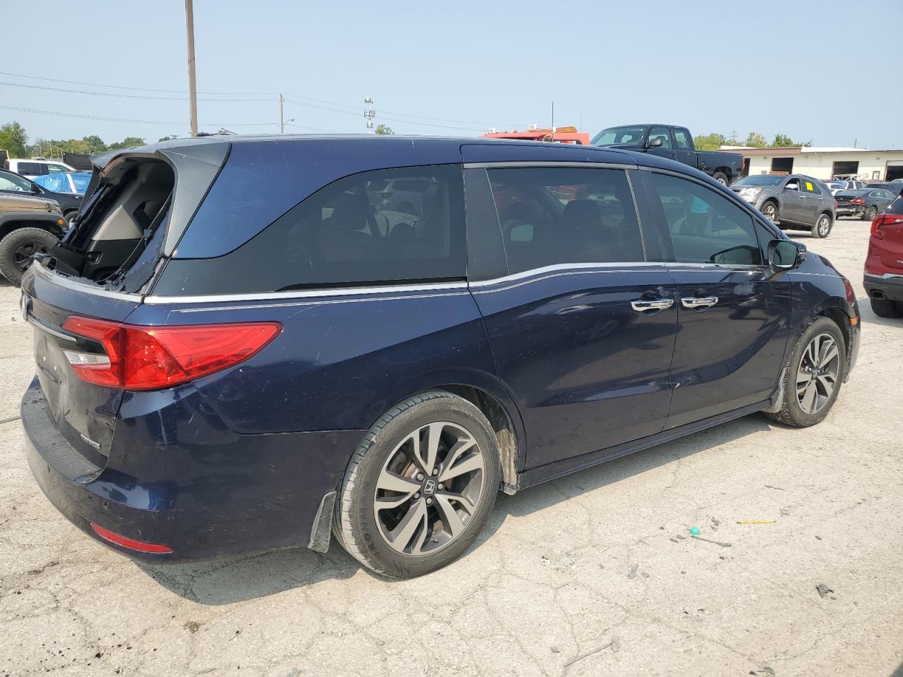 2021 Honda Odyssey Touring - Image 3