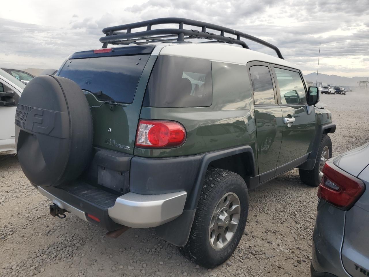 2011 Toyota Fj Cruiser - Image 3