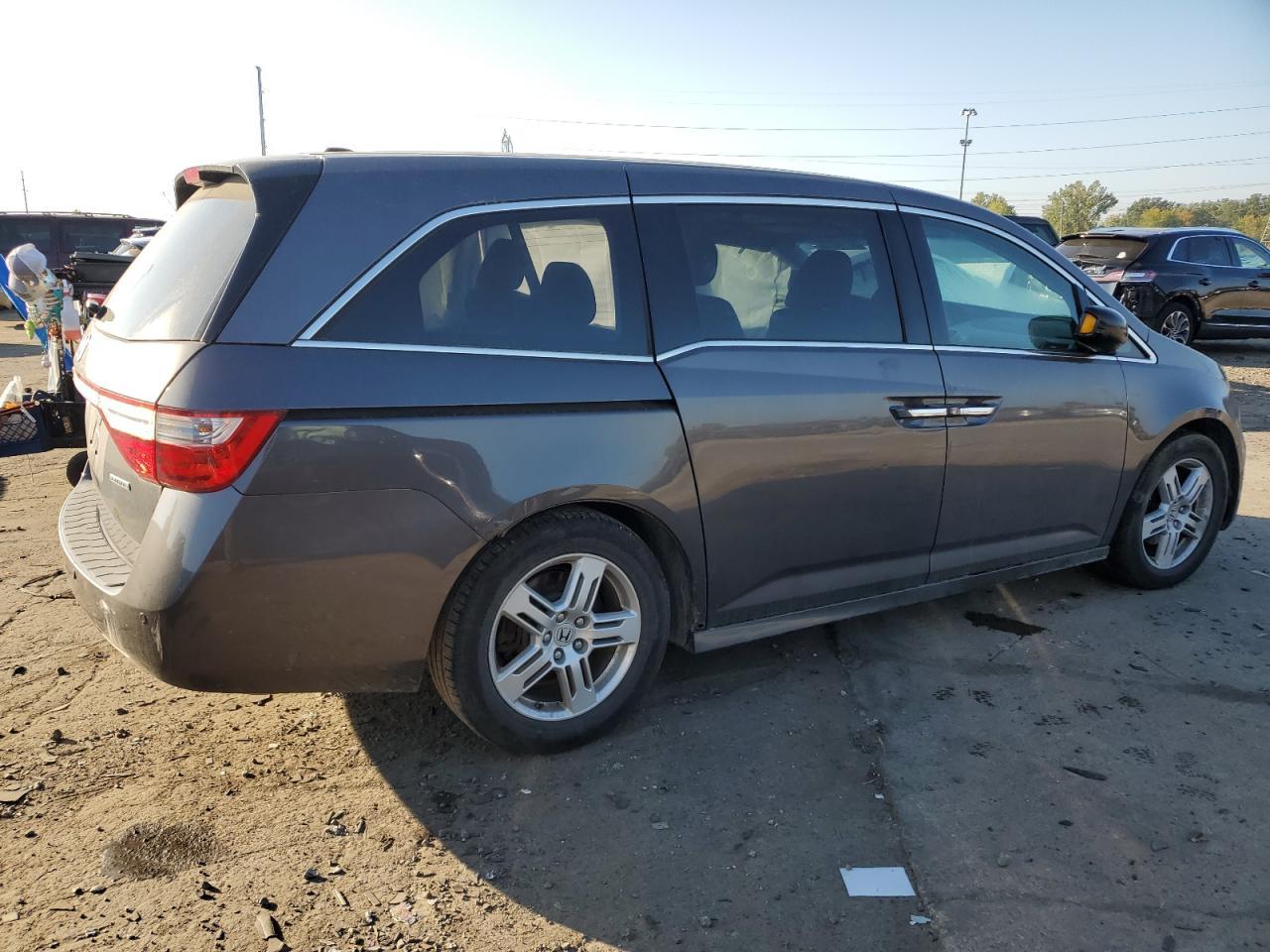 2012 Honda Odyssey Touring - Фото 3
