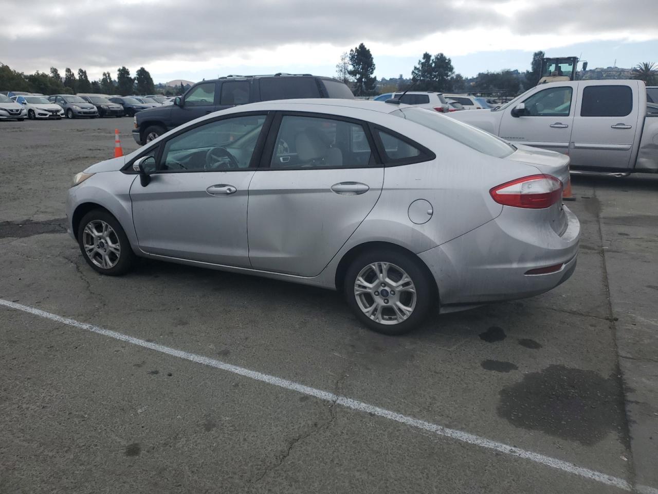 2015 Ford Fiesta Se - Фото 2