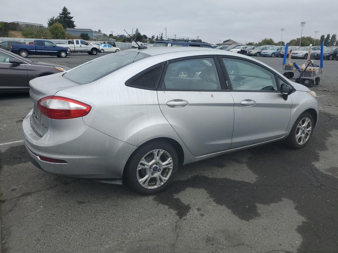 2015 Ford Fiesta Se - Фото 3