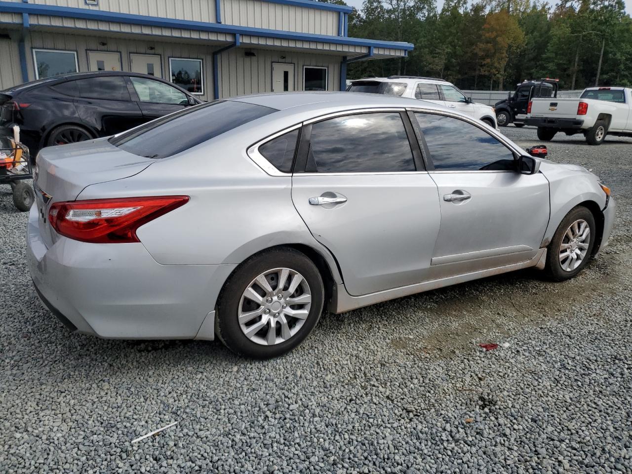 2016 Nissan Altima 2.5 - Image 3