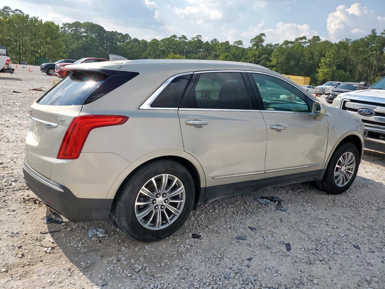 2017 Cadillac Xt5 Luxury - Image 3
