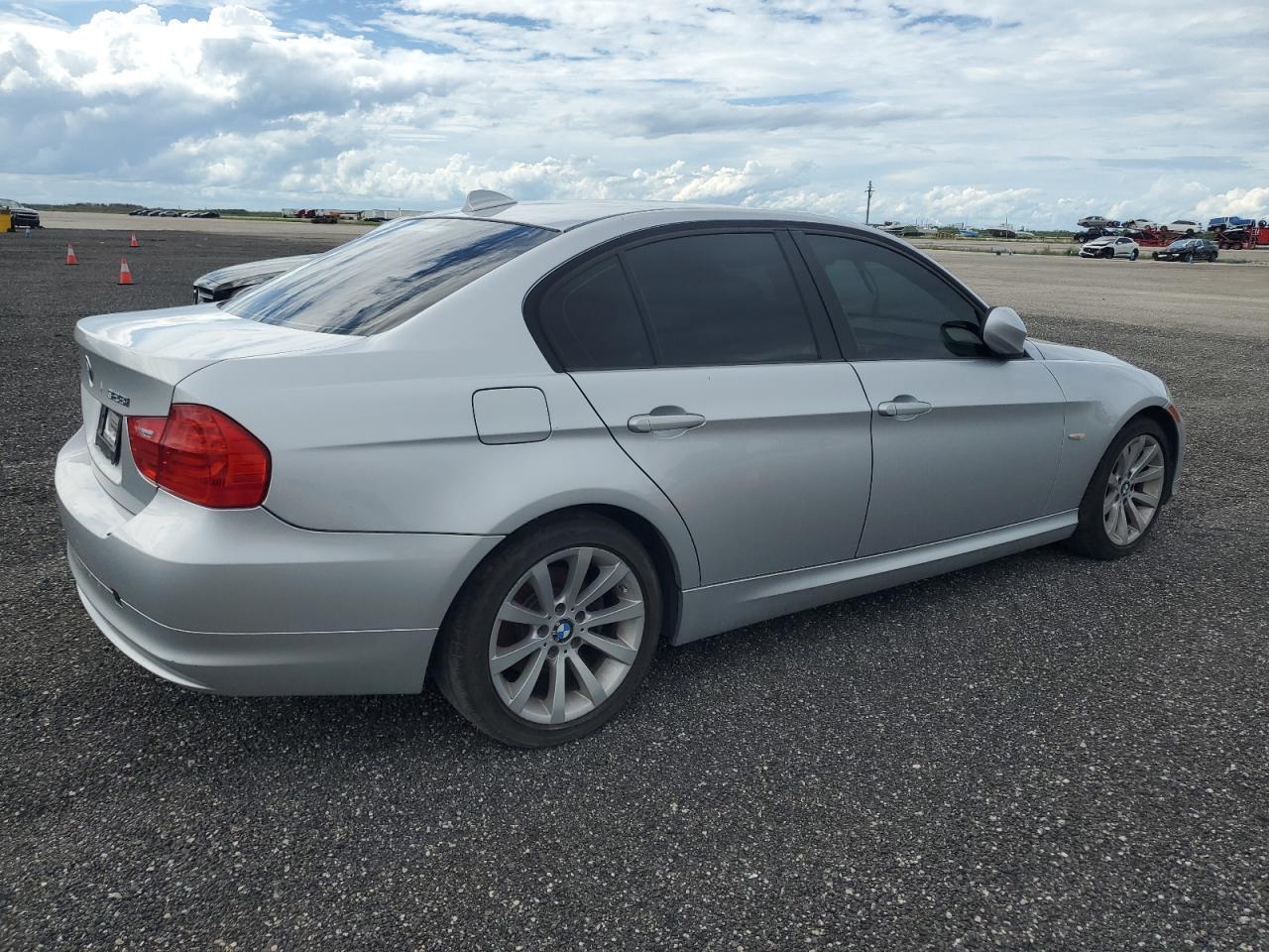 2011 BMW 328 I - Фото 3