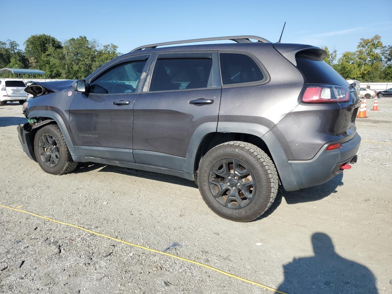 2019 Jeep Cherokee Trailhawk - Image 2