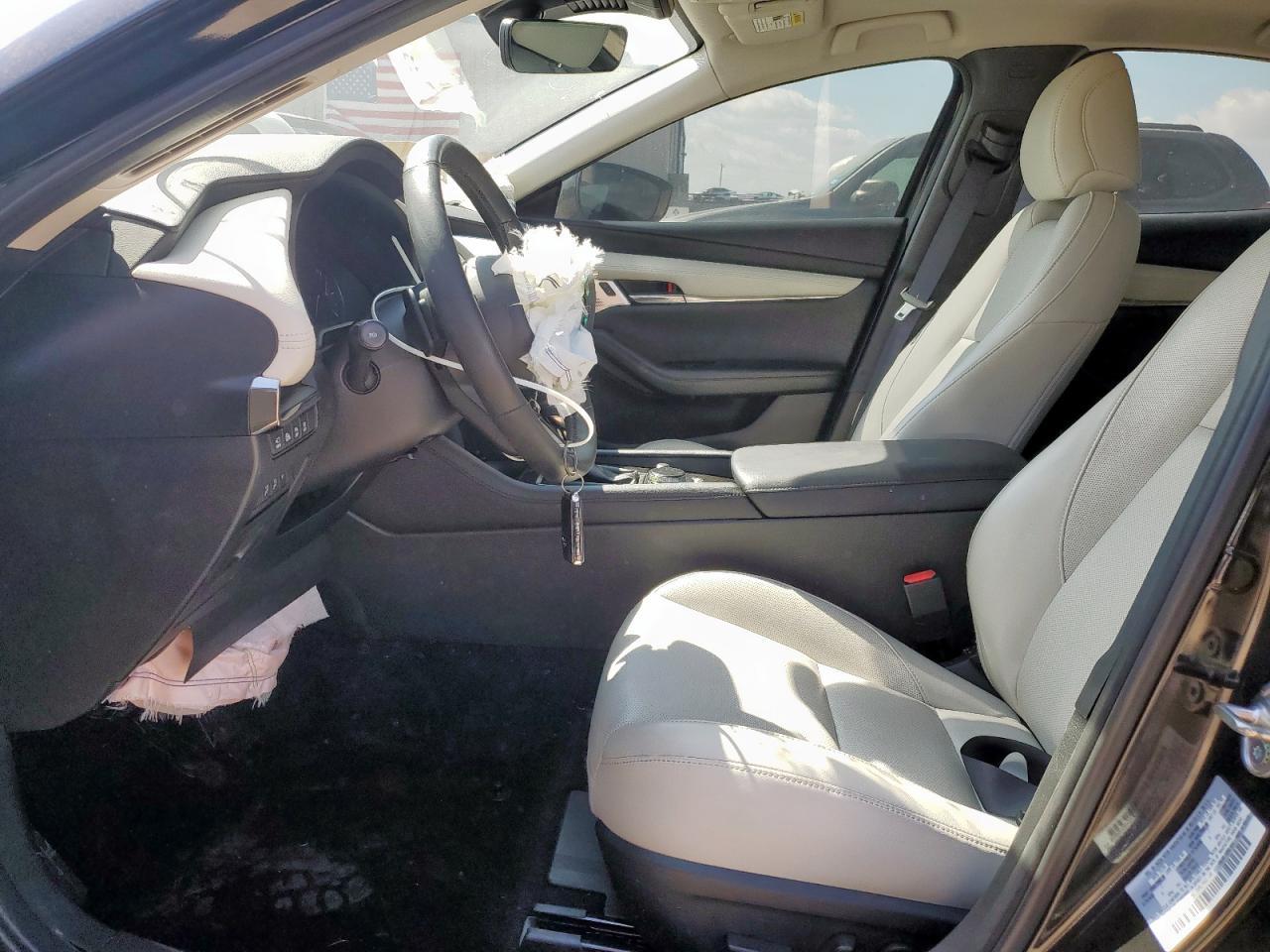 2025 Mazda 3 Premium Plus - Image 7
