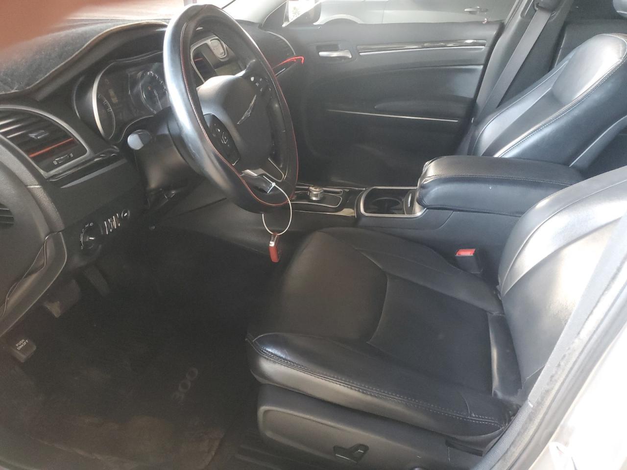 2016 Chrysler 300 Limited - Image 7