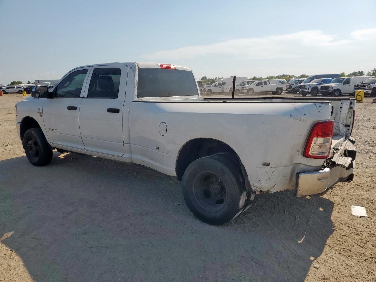 2022 Ram 3500 Tradesman - Фото 2