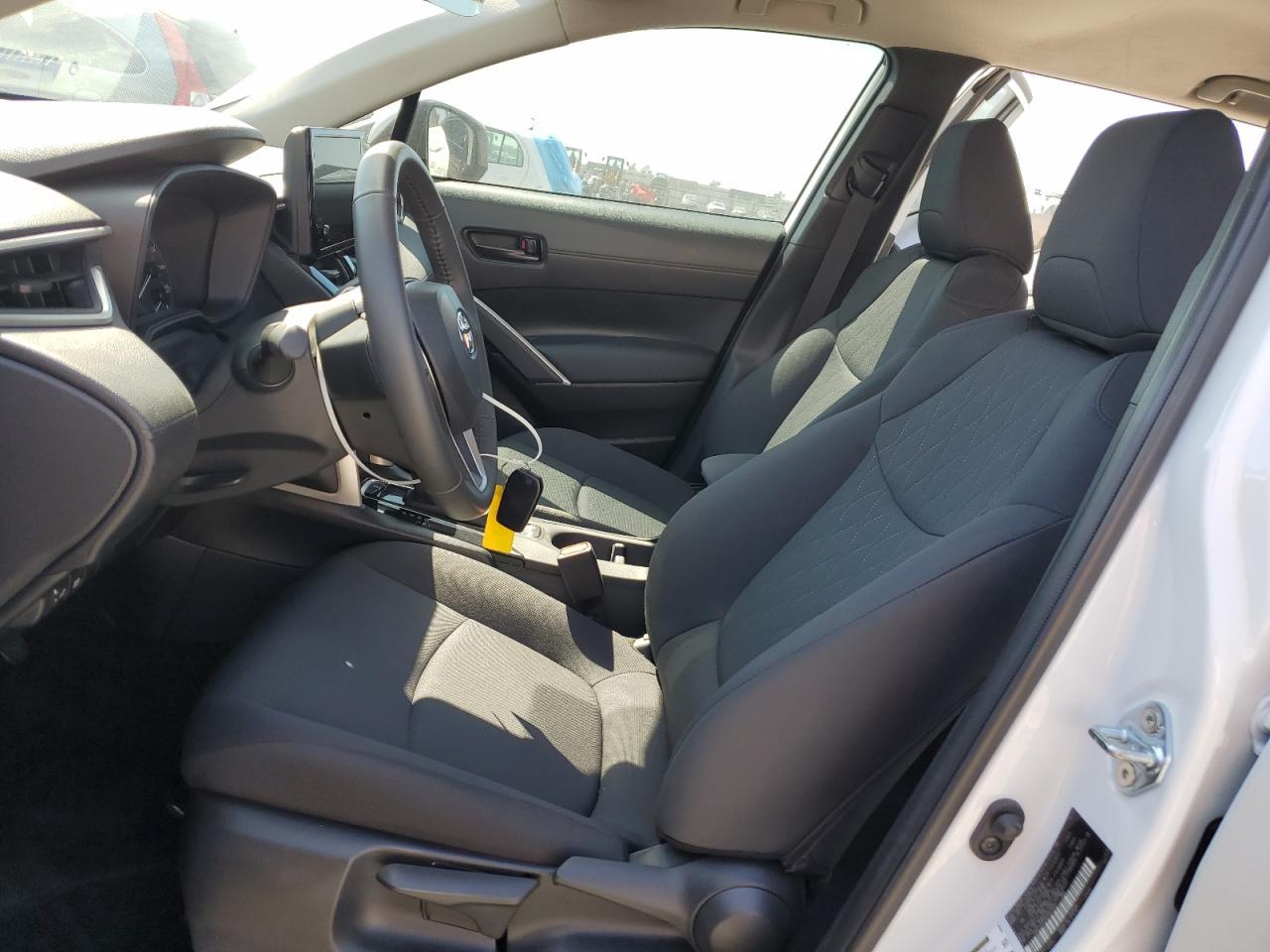 2024 Toyota Corolla Cross Le - Фото 7