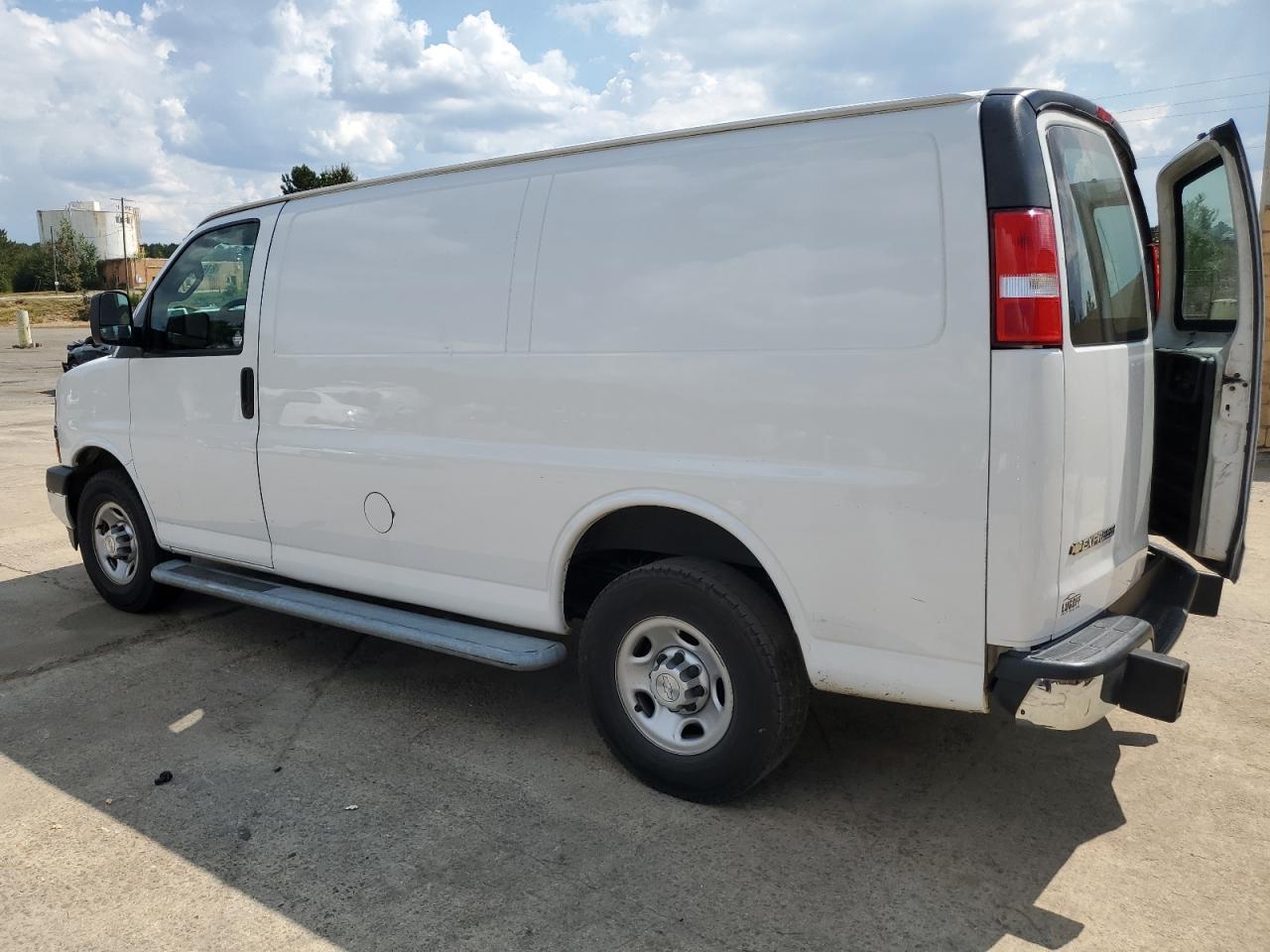 2019 Chevrolet Express G2500 - Фото 2