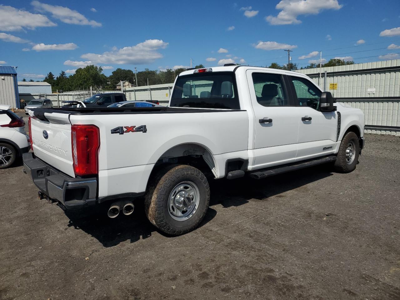 2023 Ford F250 Super Duty - Фото 3