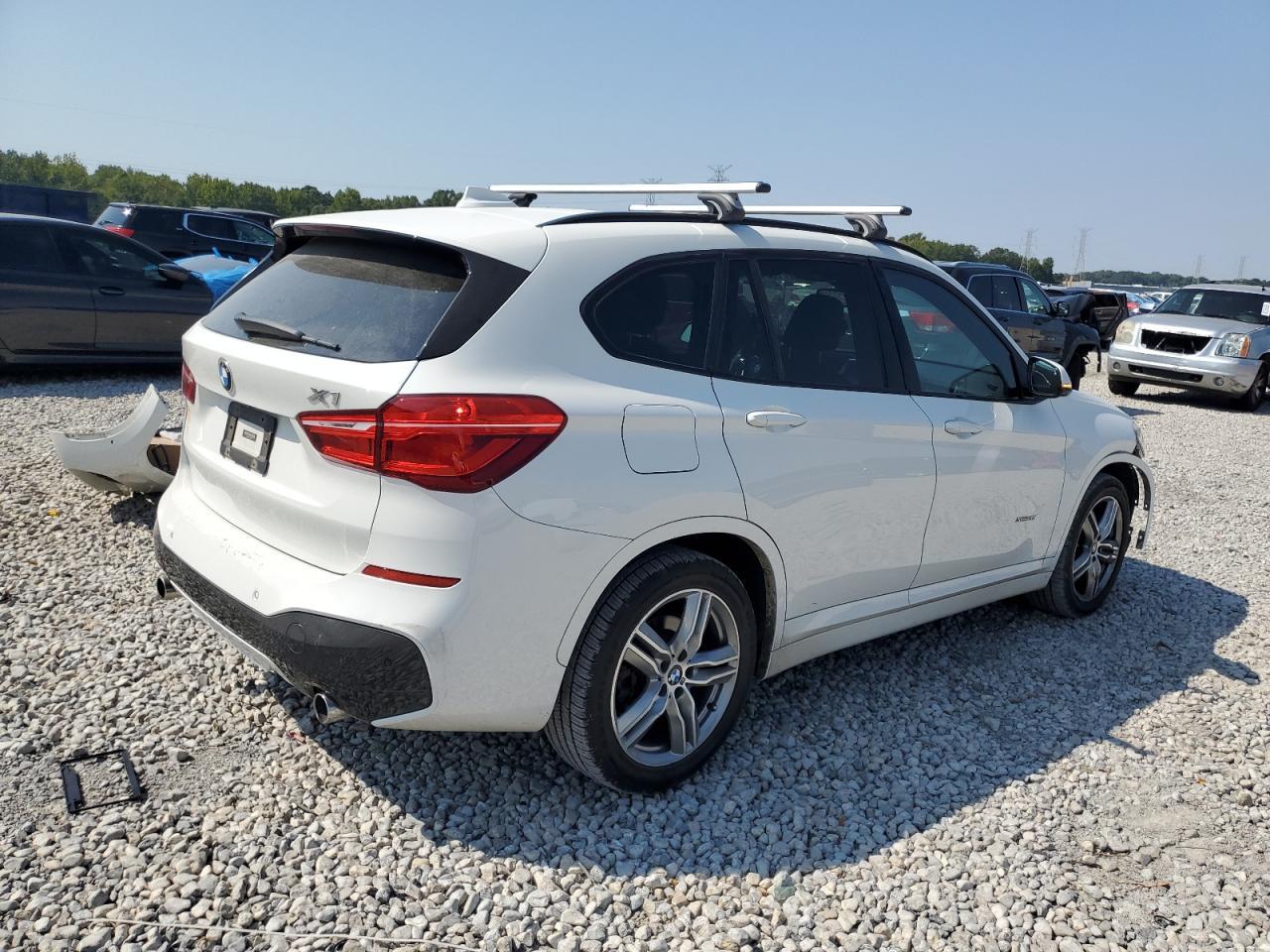 2017 BMW X1 xDrive28I - Фото 3