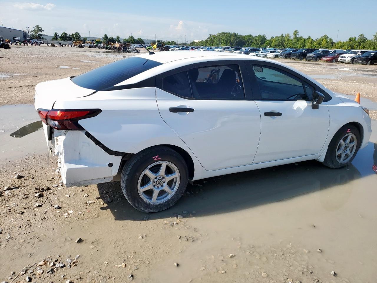 2022 Nissan Versa S - Image 3