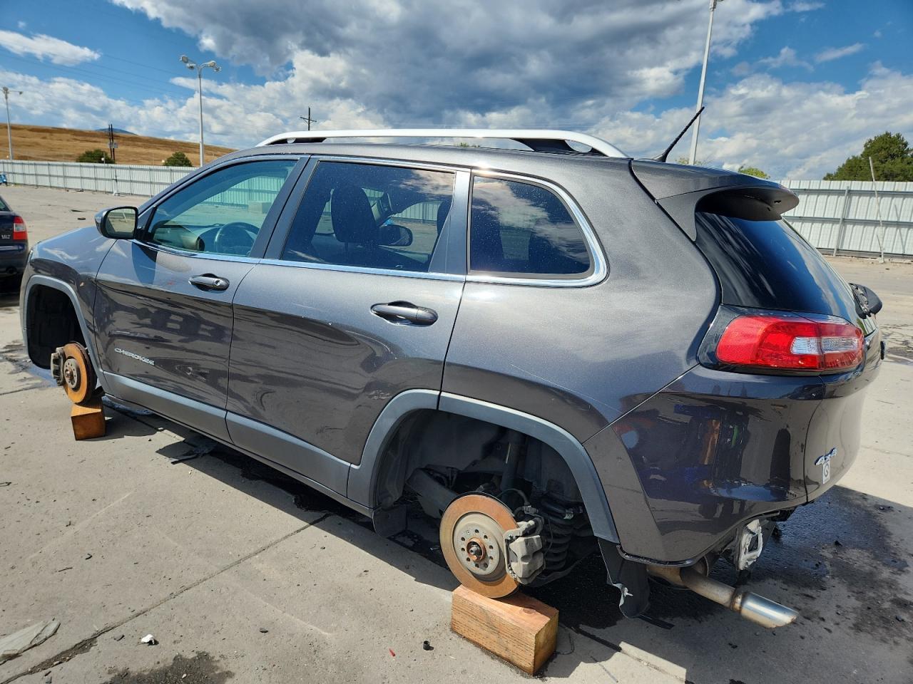 2015 Jeep Cherokee Latitude - Фото 2